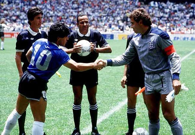 La maglia di Diego contro l'Inghilterra vale 2milioni di euro. - I Love  Magazine